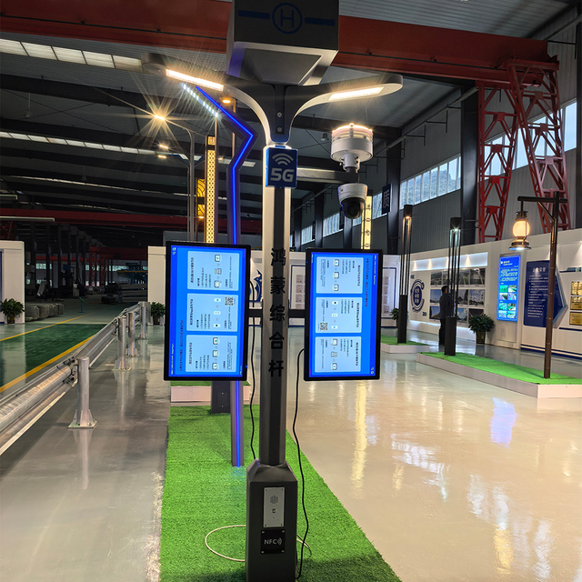 Innovative Smart LED Street Light Integrated Multifunctional Pole with CCTV Camera WiFi LED Multimedia Screen